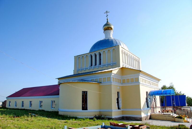 Храм святителя Николая Мирликийского.